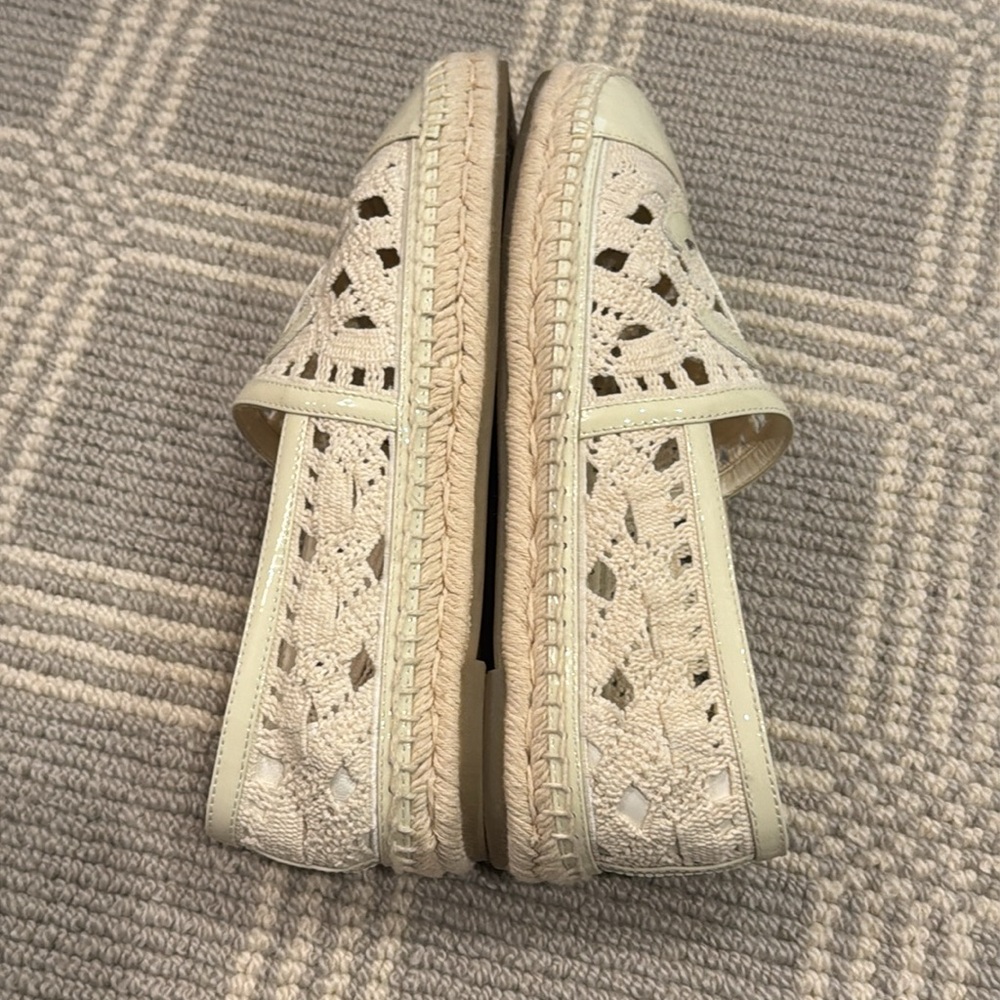 Chanel 20S Beige Ivory Patent Leather CC Logo Espadrille Slip On Ballet Flat - Picture 3 of 6